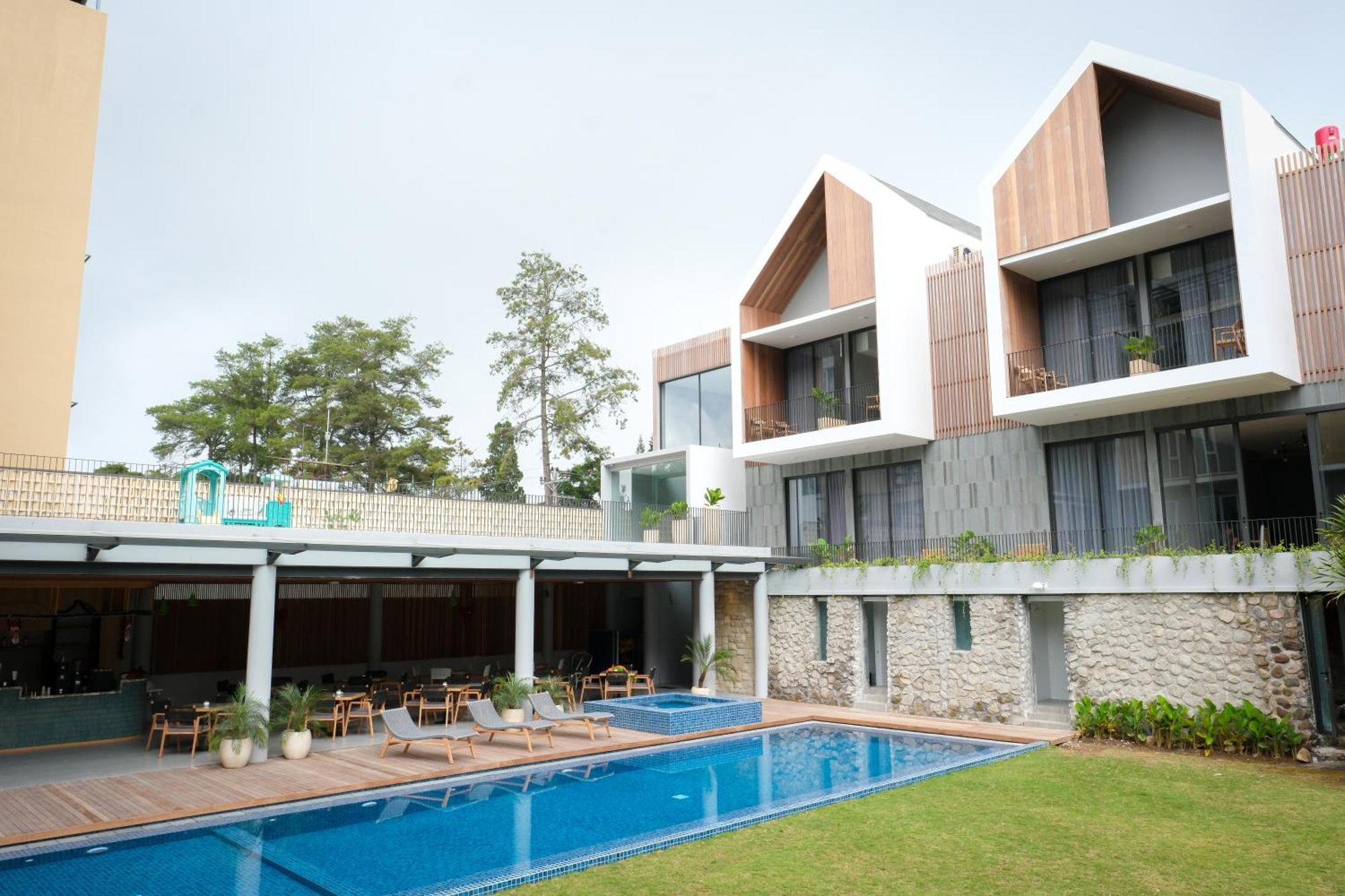Facade Hotel By Azana Tawangmangu Exterior photo