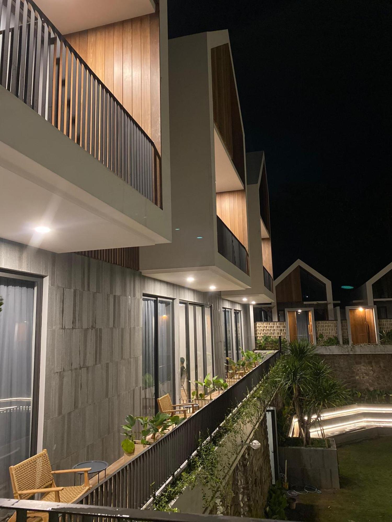 Facade Hotel By Azana Tawangmangu Exterior photo