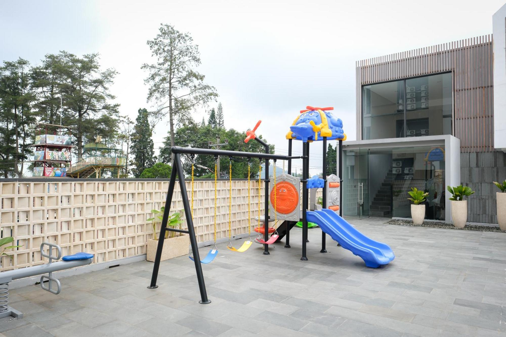 Facade Hotel By Azana Tawangmangu Exterior photo